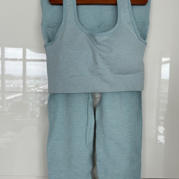 Two Piece Workout Outfit in Mint - Picture 2 of 3